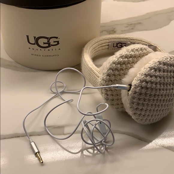 Ugg Wired earmuffs cream colored with box - Picture 1 of 8